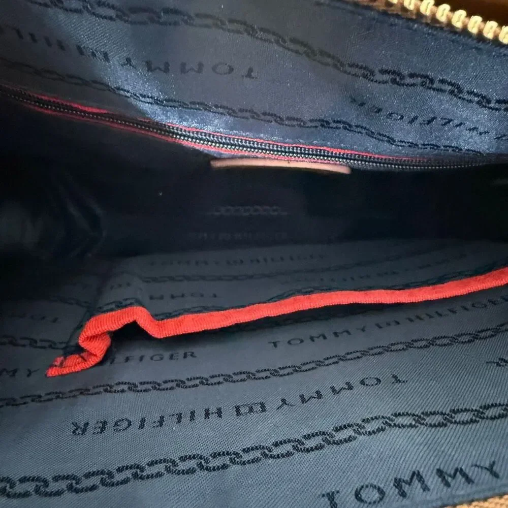 Tommy Hilfiger tote quiet